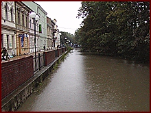 Zákolanský potok v Kralupech na náměstí
